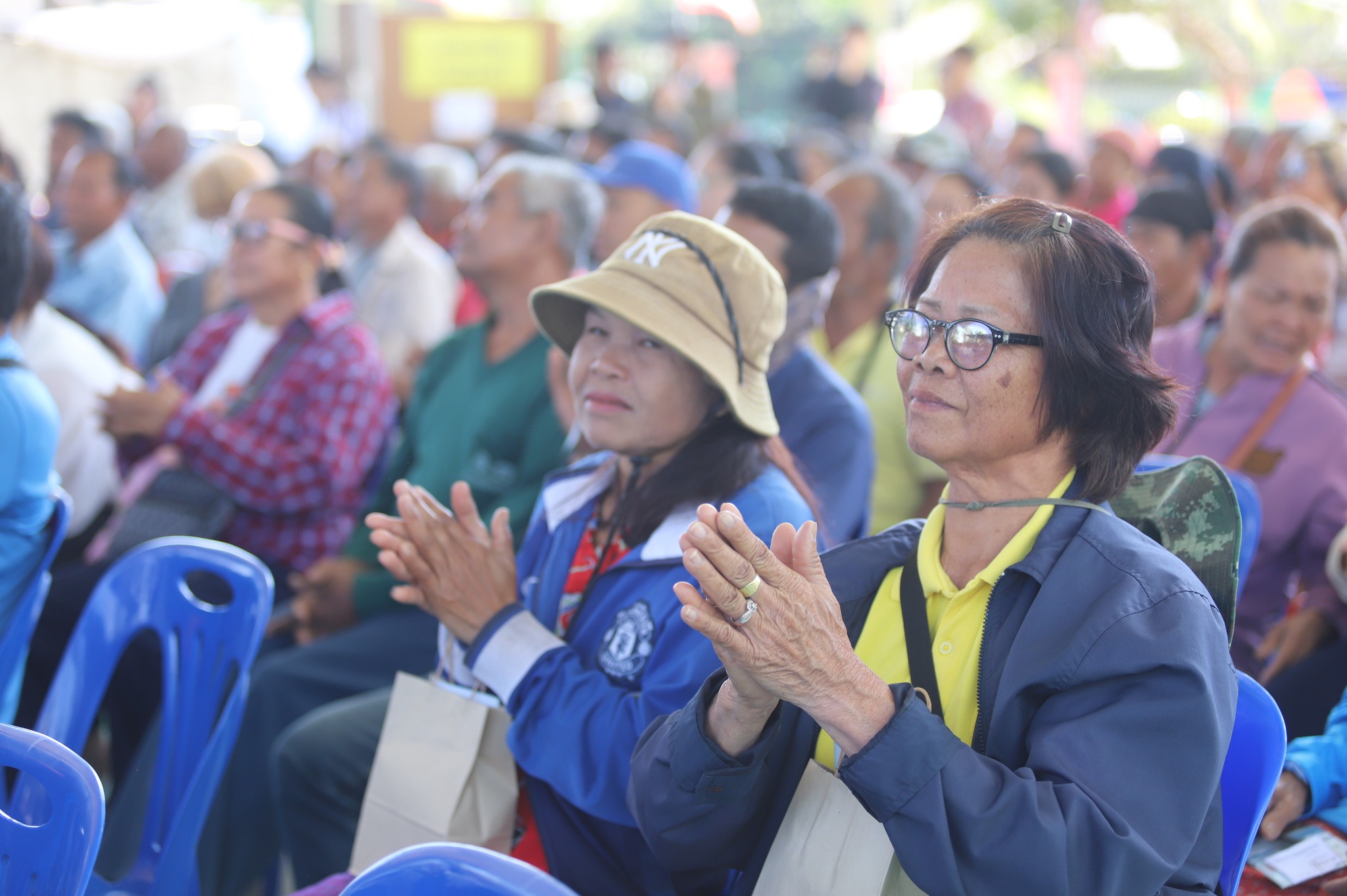 title - ชาวน้ำยืนเฮ ส.ป.ก. ขนทัพบริการถึงที่ ต.เก่าขาม ลดค่าใช้จ่าย ยื่นขอออกโฉนด - ปรึกษาปัญหากฎหมาย ครบจบในที่เดียว